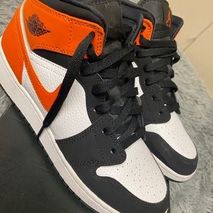 Jordan 1 mid - “Shattered Blackboard”